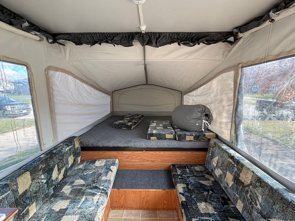 U-Bench, King Bed, Storage under bench