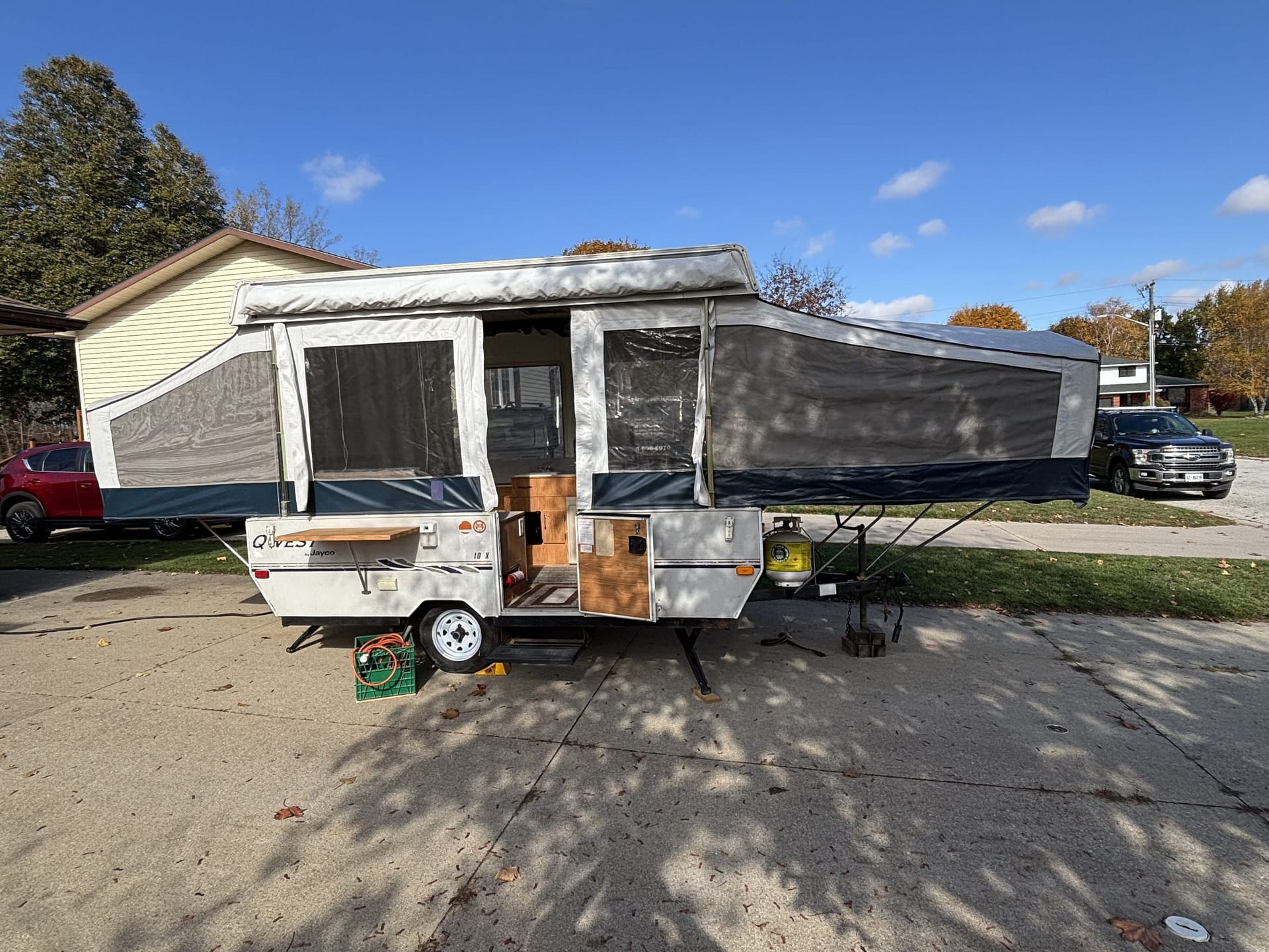 2004 Jayco Qwest 10X pop-up camping trailer